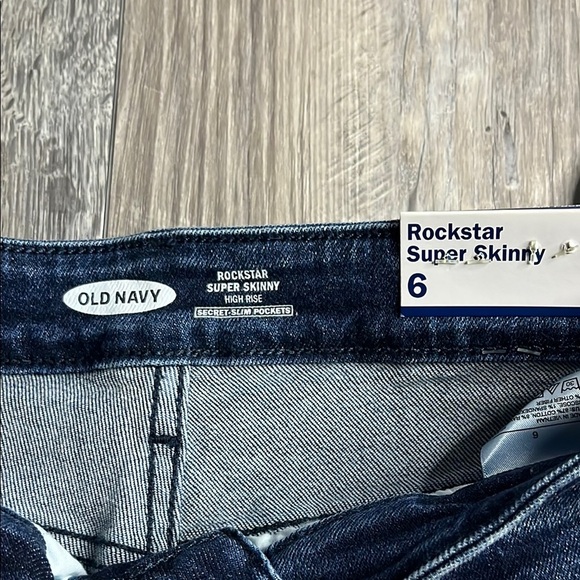 Old Navy Women's Blue Jeans New with Tags - Picture 2 of 7